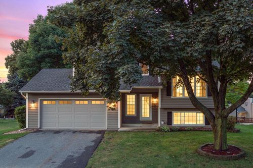 121 Fox Hollow Dr, Chanhassen, MN, 55317-9274 | Card Image