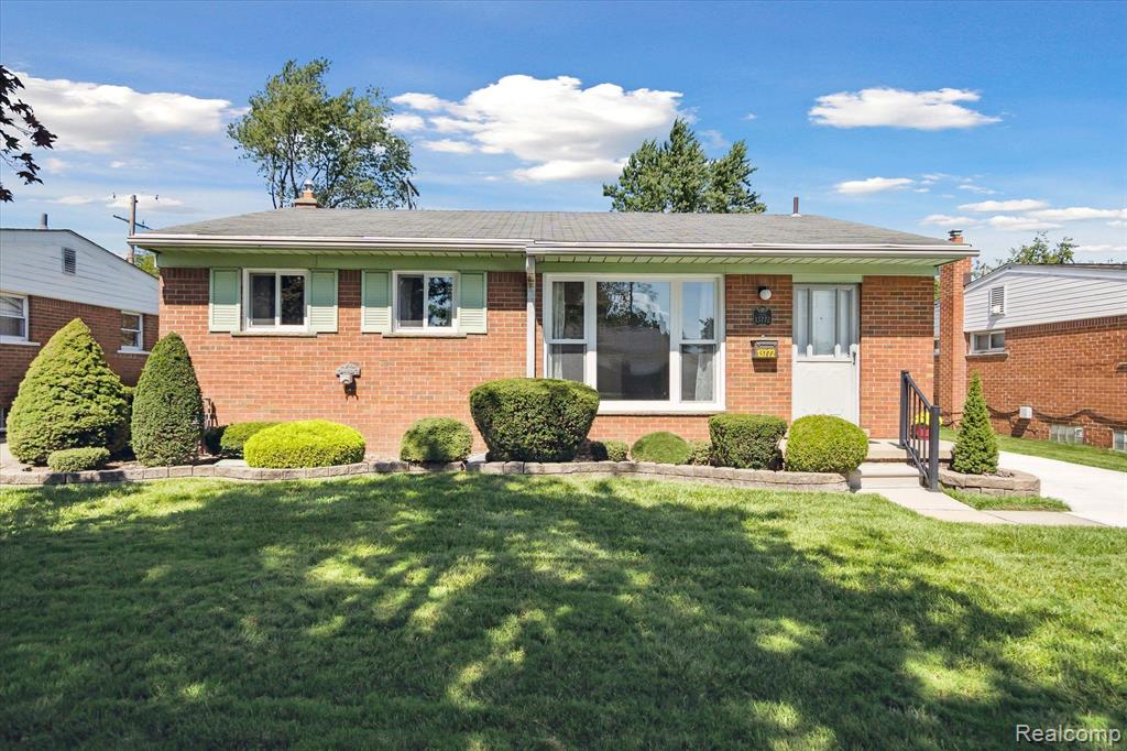 Peach St, Southgate, MI 48195