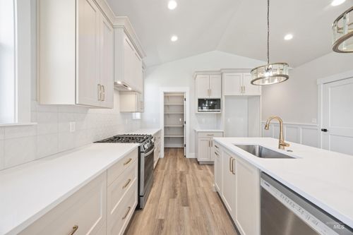 933 S Almond St, Nampa, ID, 83686 | Card Image