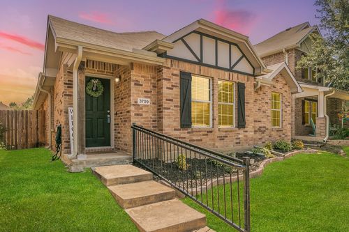 3709 Oceanview Dr, Denton, TX, 76208-6011 | Card Image