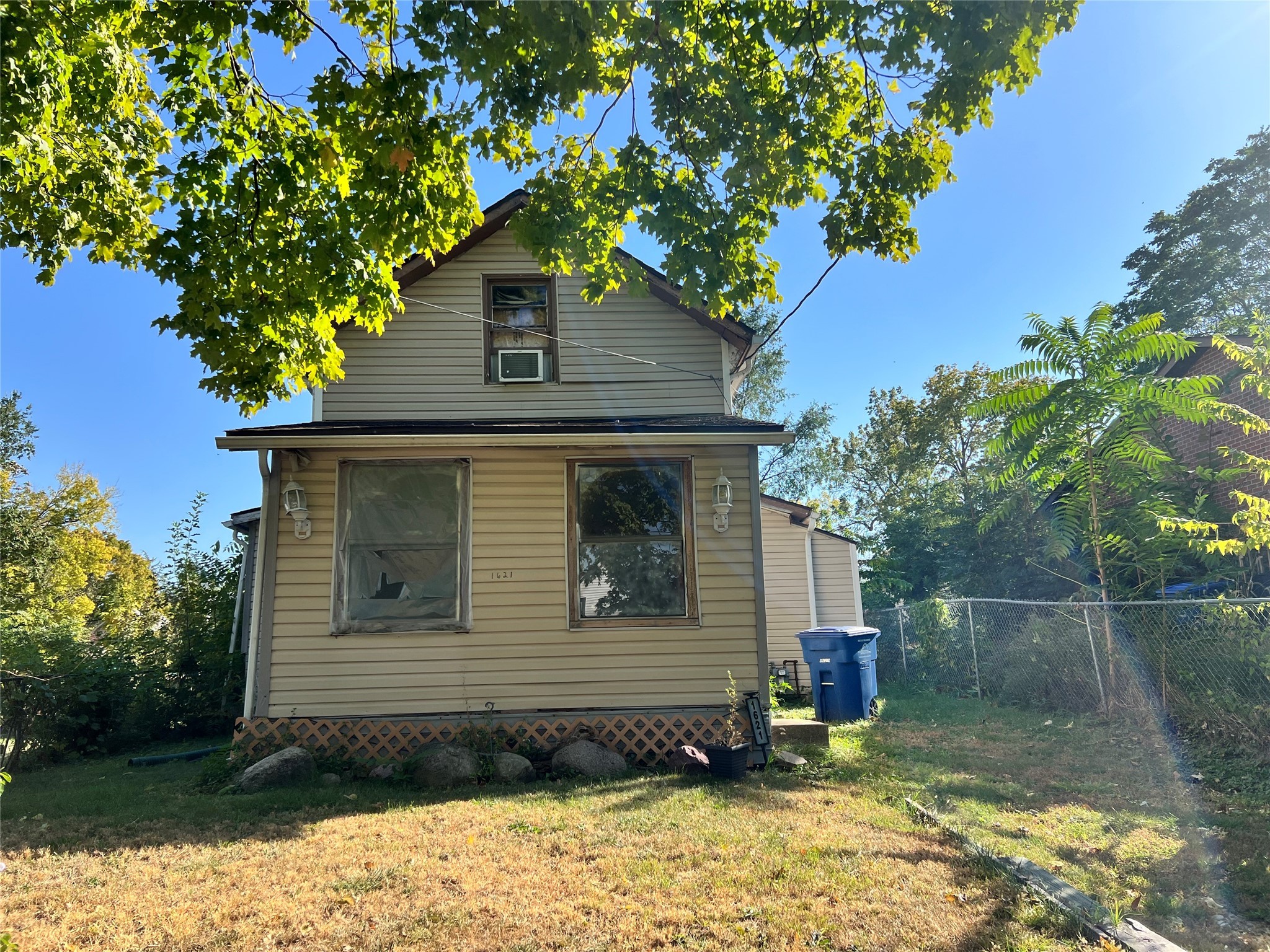 1621 Des Moines Street, For Sale in Des Moines Zoocasa