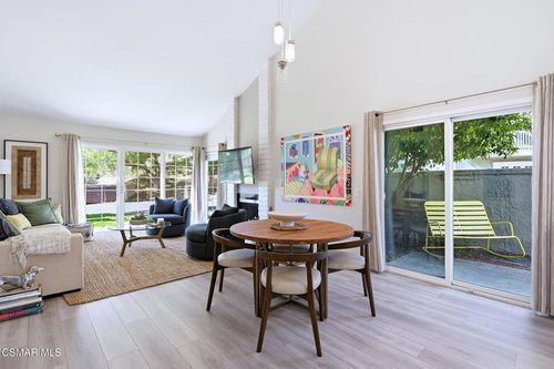 129 Conifer Cir, Oak Park, CA, 91377-1012 | Card Image