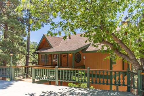 696 Menlo Dr, Big Bear Lake, CA, 92315-2556 | Card Image