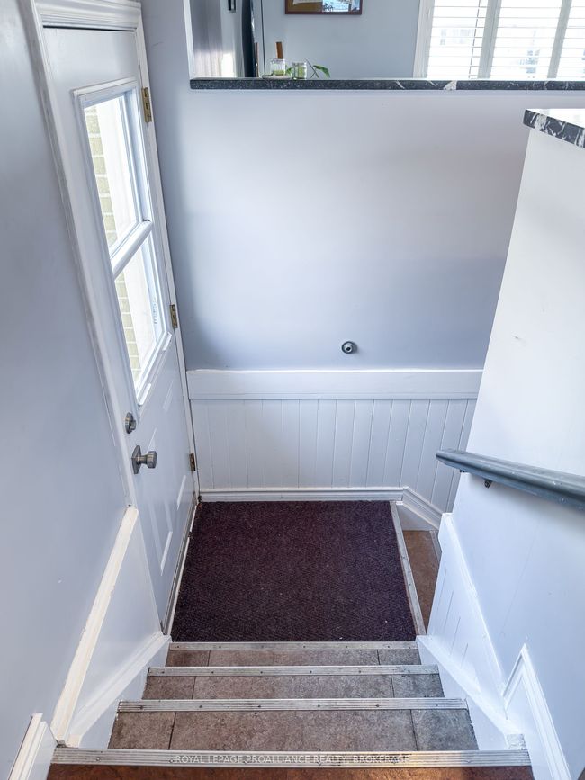 70 Briscoe St, House other with 4 bedrooms, 2 bathrooms and 4 parking in Amherstview ON | Image 21