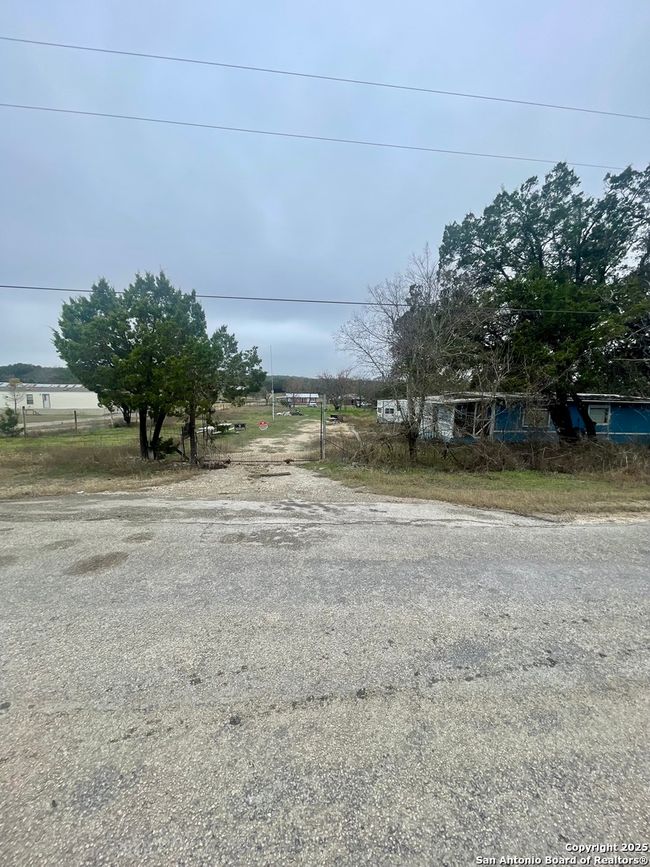 300 Oakland Dr, House other with 2 bedrooms, 2 bathrooms and null parking in Blanco TX | Image 17