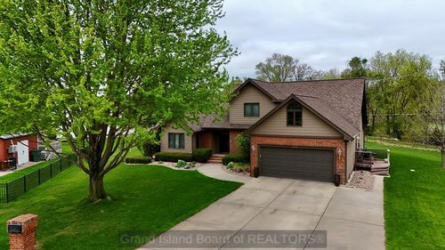 2618 Chisholm Trail Cir, Grand Island, NE, 68801 | Card Image
