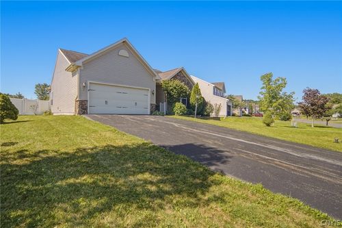 12 Cross Country Dr, Baldwinsville, NY, 13027-9809 | Card Image