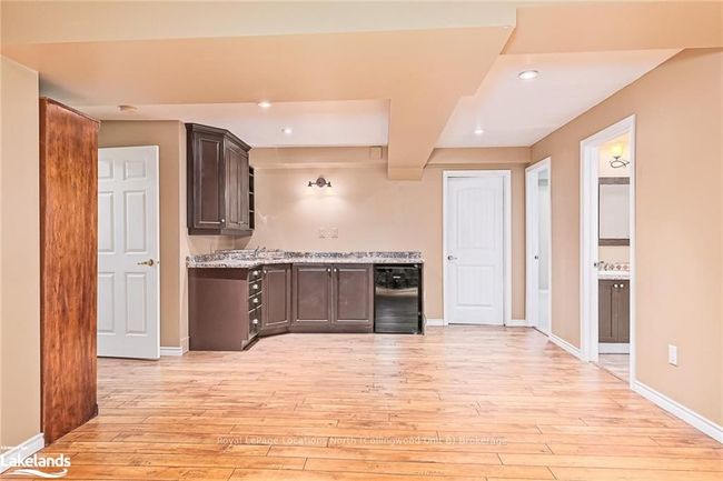 22 Westwind Dr, Condo with 4 bedrooms, 2 bathrooms and 2 parking in Collingwood ON | Image 18