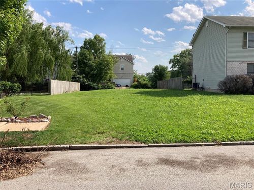 1804 Benton St, Saint Louis, MO, 63106-2903 | Card Image