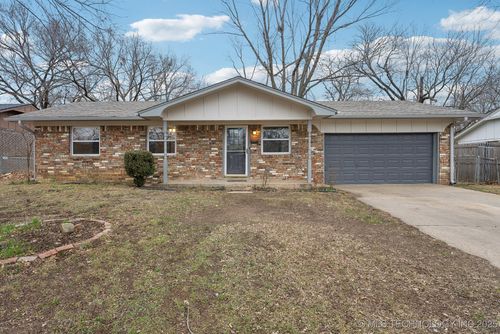 1810 W Sunset Drive, Claremore, OK, 74017 | Card Image