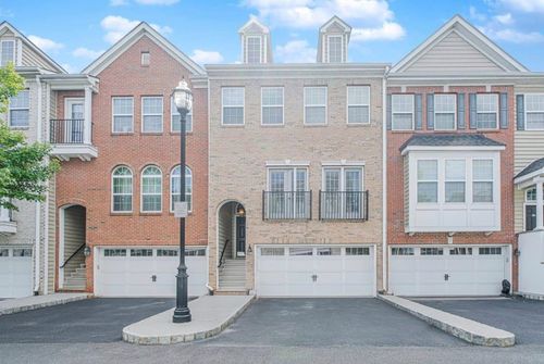 42 Creekside Ct, Secaucus, NJ, 07094-3750 | Card Image
