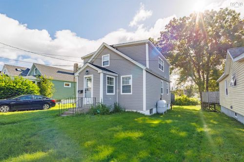 412 Atlantic St, House with 3 bedrooms, 1 bathrooms and null parking in Sydney NS | Card Image