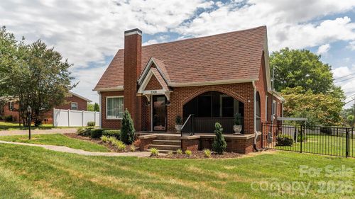 3308 16th St Ne, Hickory, NC, 28601-8204 | Card Image