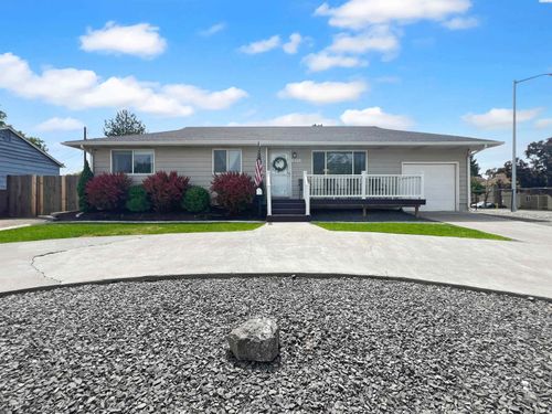 805 Catskill St, Richland, WA, 99354-2226 | Card Image