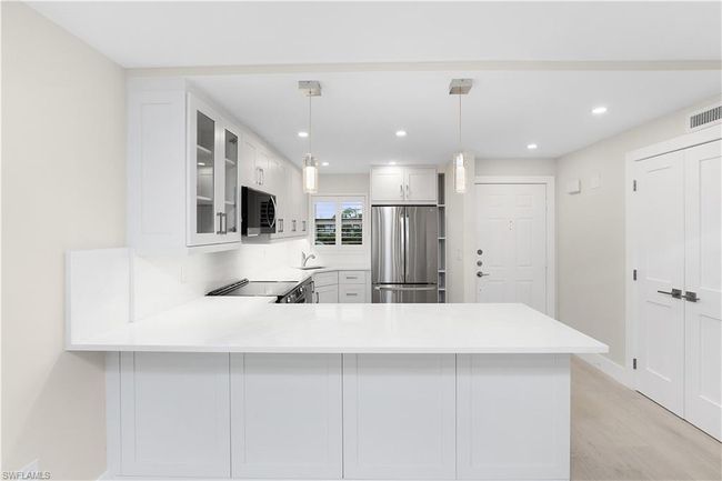 APT-104 - 57 High Point Cir W, Condo with 2 bedrooms, 2 bathrooms and 1 parking in NAPLES FL | Image 7
