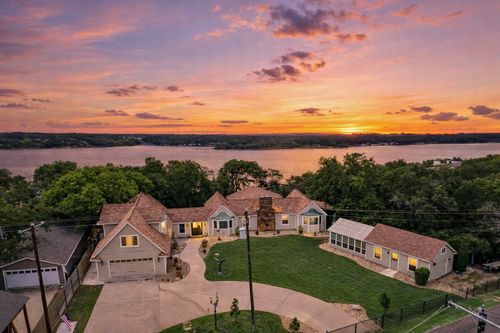 8121 Cahoba Dr, Fort Worth, TX, 76135-4438 | Card Image