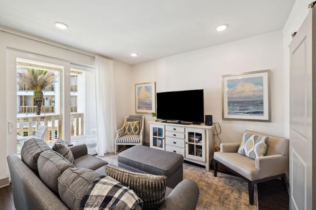 Living Room | Image 8