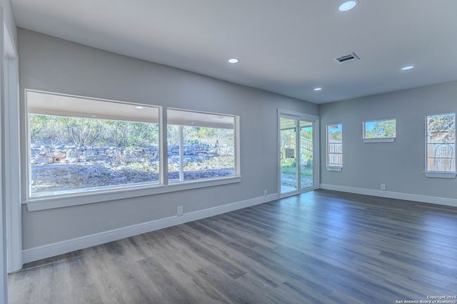 10215 Rafter O Trl, House other with 5 bedrooms, 2 bathrooms and null parking in Helotes TX | Image 9