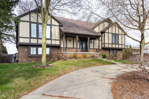 28220 Swan Island Dr, Grosse Ile, MI, 48138-2028 | Card Image