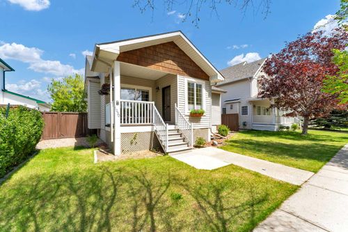 1030 5 St Se, Medicine Hat, AB, T1A8T5 | Card Image
