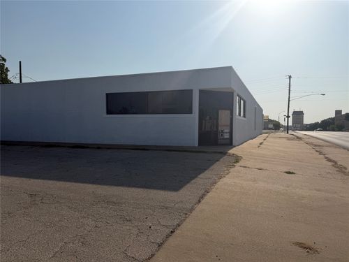 500 W Walker St, Breckenridge, TX, 76424-3445 | Card Image