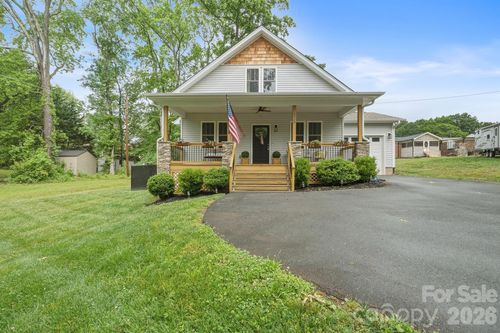 2029 Bost St, Lincolnton, NC, 28092-4086 | Card Image