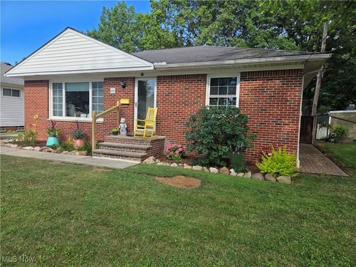 685 E 300th St, Willowick, OH, 44095-4782 | Card Image