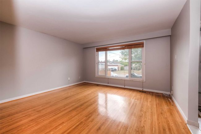 20 Lamella Rd, House other with 3 bedrooms, 2 bathrooms and 5 parking in Etobicoke ON | Image 6