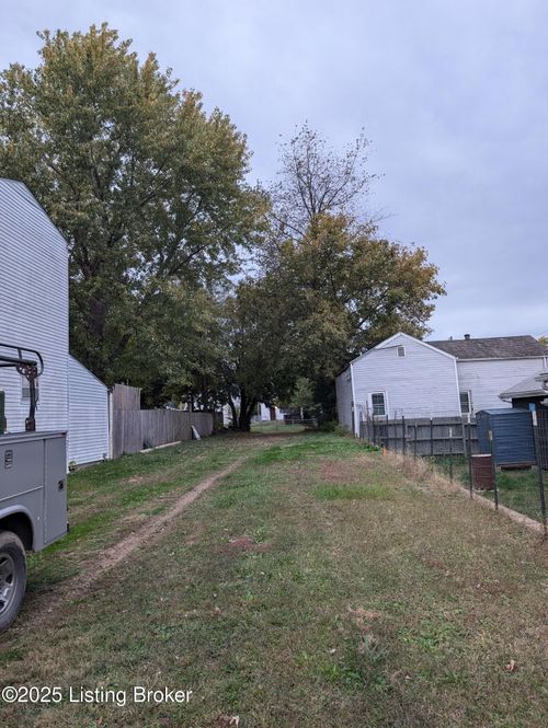 2438 Bank St, Louisville, KY, 40212-1414 | Card Image