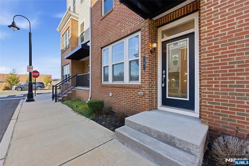 6 Bond St, North Brunswick, NJ, 08902-5035 | Card Image