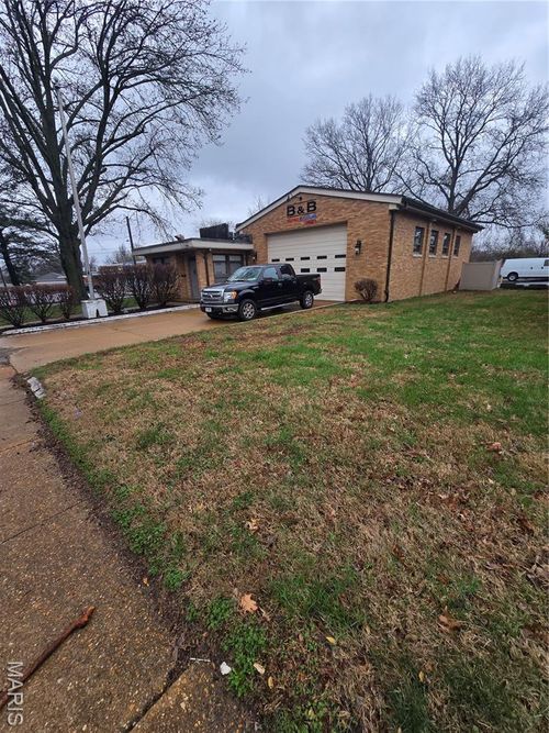 1955 Washington Street, Florissant, MO, 63033 | Card Image