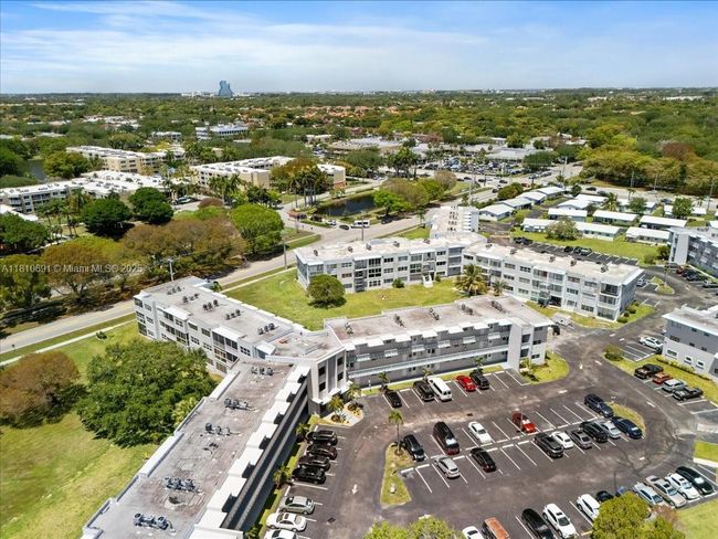 APT-109 - 2200 Park Ln, Condo with 1 bedrooms, 2 bathrooms and null parking in Hollywood FL | Image 33