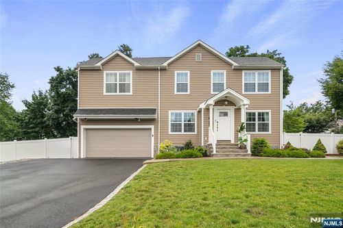 322 E Midland Ave, Paramus, NJ, 07652-5752 | Card Image