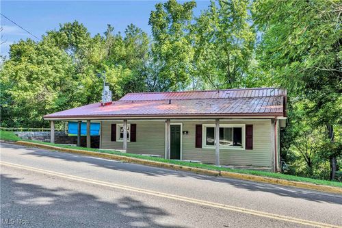 211 Canal St E, Navarre, OH, 44662-1229 | Card Image