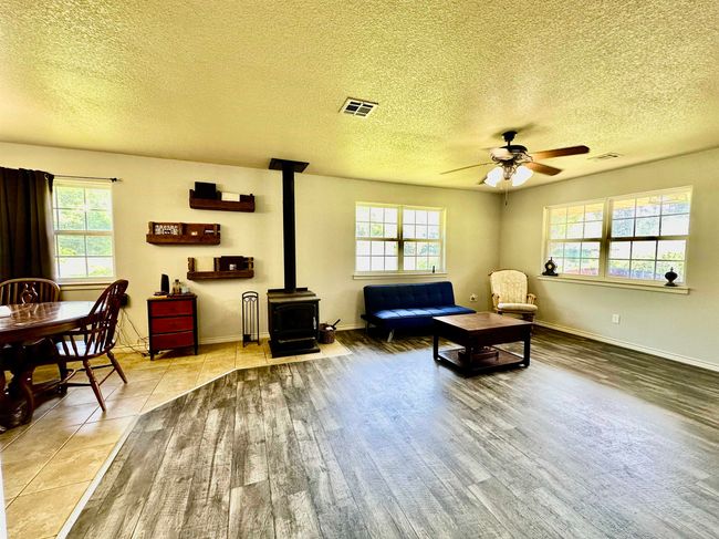 725 Cr 4364, House other with 3 bedrooms, 2 bathrooms and null parking in Spurger TX | Image 10