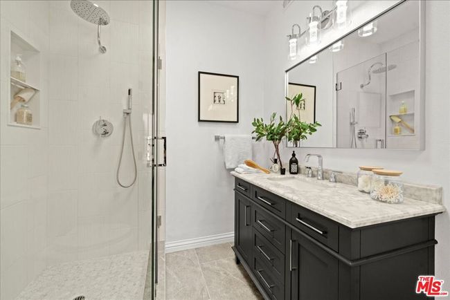 APT-11 - 4414 Moorpark Way, Townhouse with 2 bedrooms, 3 bathrooms and null parking in Toluca Lake CA | Image 28