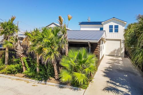 140 W Roberts Ave, Port Aransas, TX, 78373-4057 | Card Image