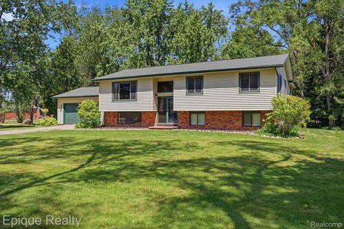 51600 Shelby Rd, Shelby Township, MI, 48316-4146 | Card Image