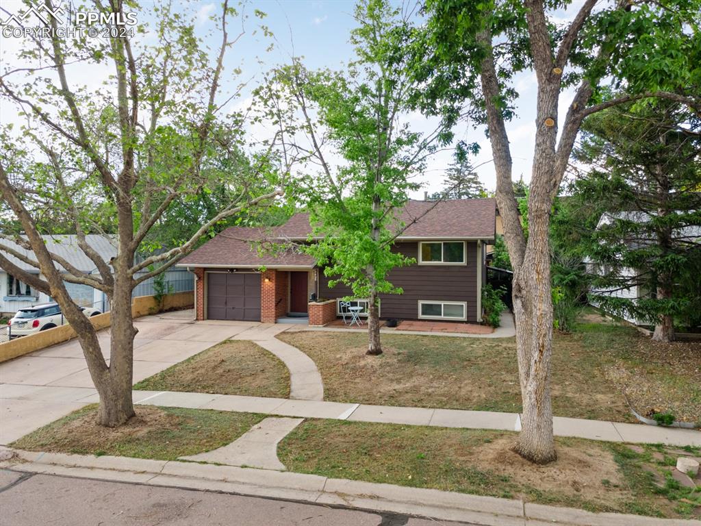 Garland Ter, Colorado Springs, CO 80910