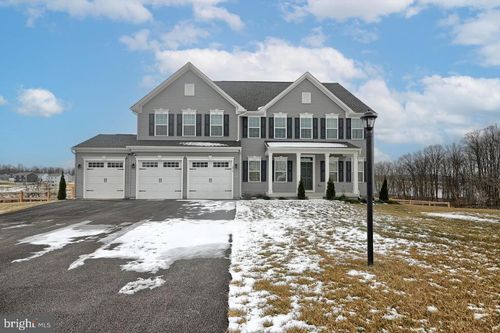216 Tyler Dr, HANOVER, PA, 17331-8074 | Card Image