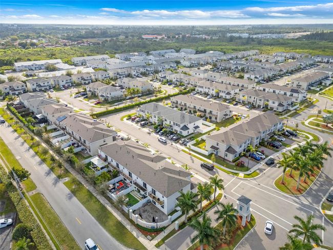 809 Se 16 Th Ct, Townhouse with 3 bedrooms, 3 bathrooms and null parking in Homestead FL | Image 10