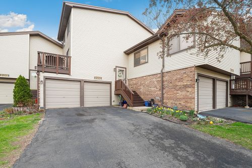 3S255 Briarwood Dr, Warrenville, IL, 60555-2629 | Card Image