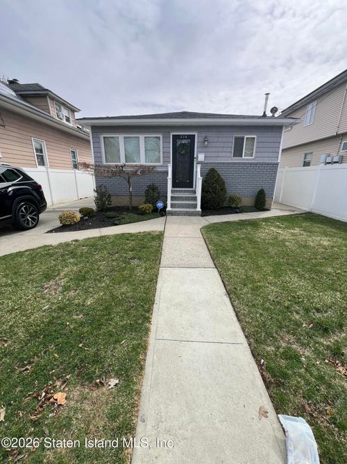 230 Mill Rd, Staten Island, NY, 10306-4714 | Card Image