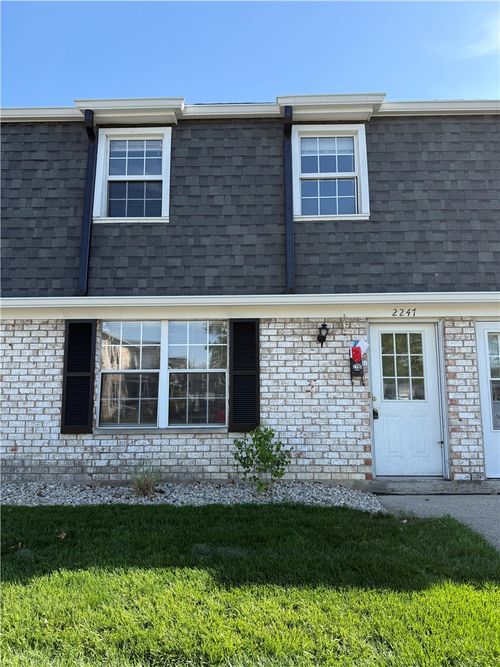 2247-2247 Crew Cir, Dayton, OH, 45439-3252 | Card Image
