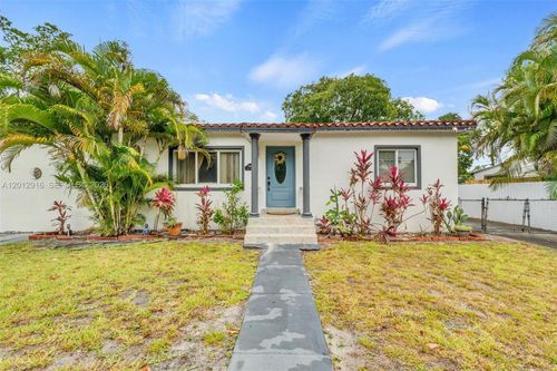 79 Nw 143rd St, Miami, FL, 33168-4841 | Card Image