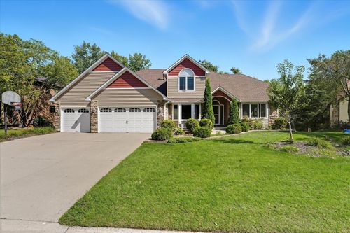 13476 Granada Ave, Apple Valley, MN, 55124-7618 | Card Image