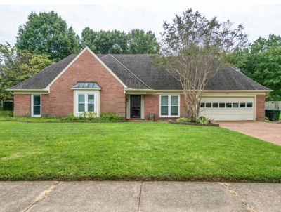 569 Autumn Run Ln, House other with 3 bedrooms, 2 bathrooms and null parking in Collierville TN | Image 1