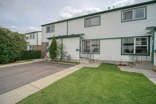 39-100 Pennsylvania Road Se, Calgary, AB, T2A4Y8 | Card Image