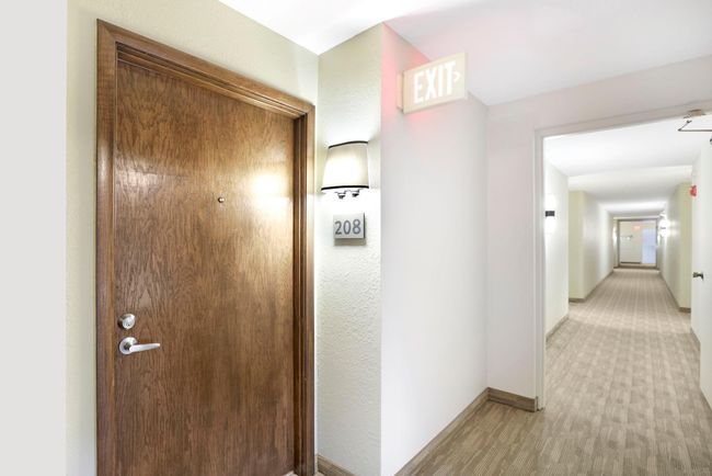 APT-208 - 205 Barry Ave S, Condo with 1 bedrooms, 1 bathrooms and null parking in Wayzata MN | Image 4