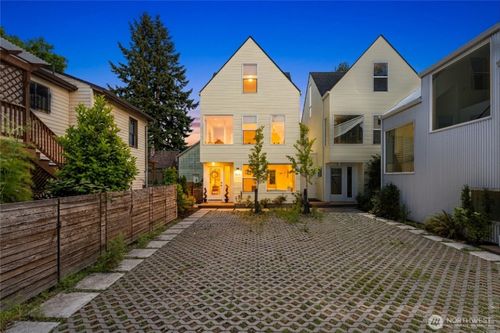 1821 S Lane St, Seattle, WA, 98144-2907 | Card Image